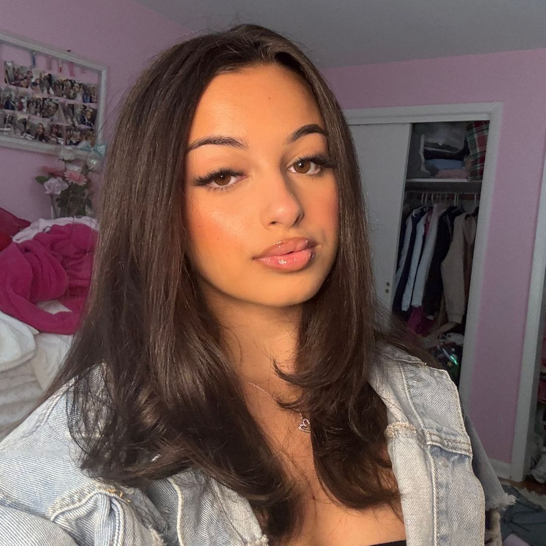 Bea — TikTok profile portrait